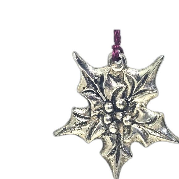 Metal Holly Leaf Christmas Ornaments Set of 4 Vintage Star Style Silver Tone - Picture 1 of 5